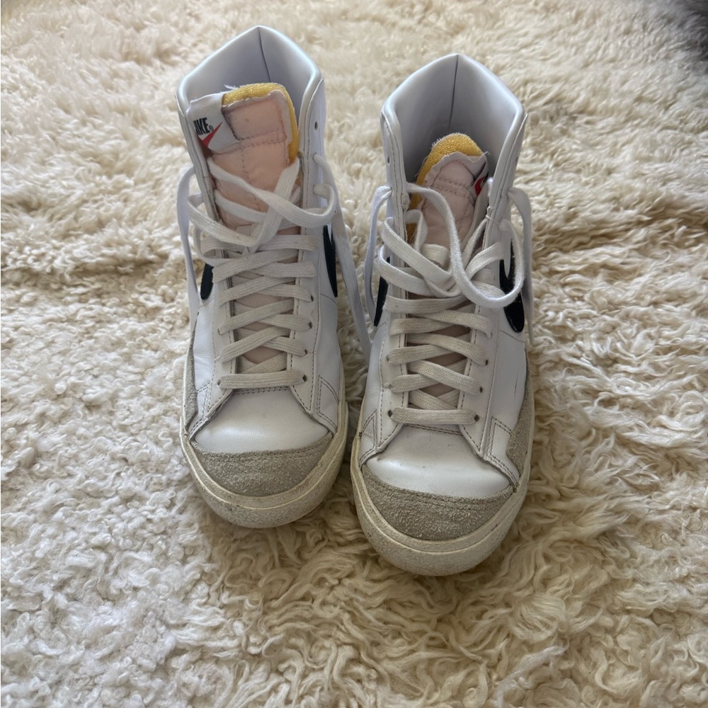 Nike Blazer Mid 77 White High-Top Sneakers with Black Swoosh - Picture 3 of 6
